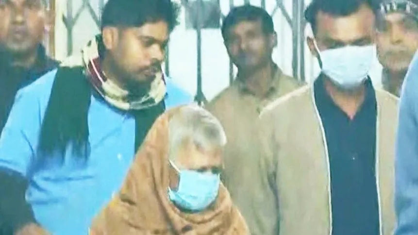 Challenges Grow for Sujoy Bhadra, Popularly Known as Kalighat-er Kaku, Following Voice Sampling Test